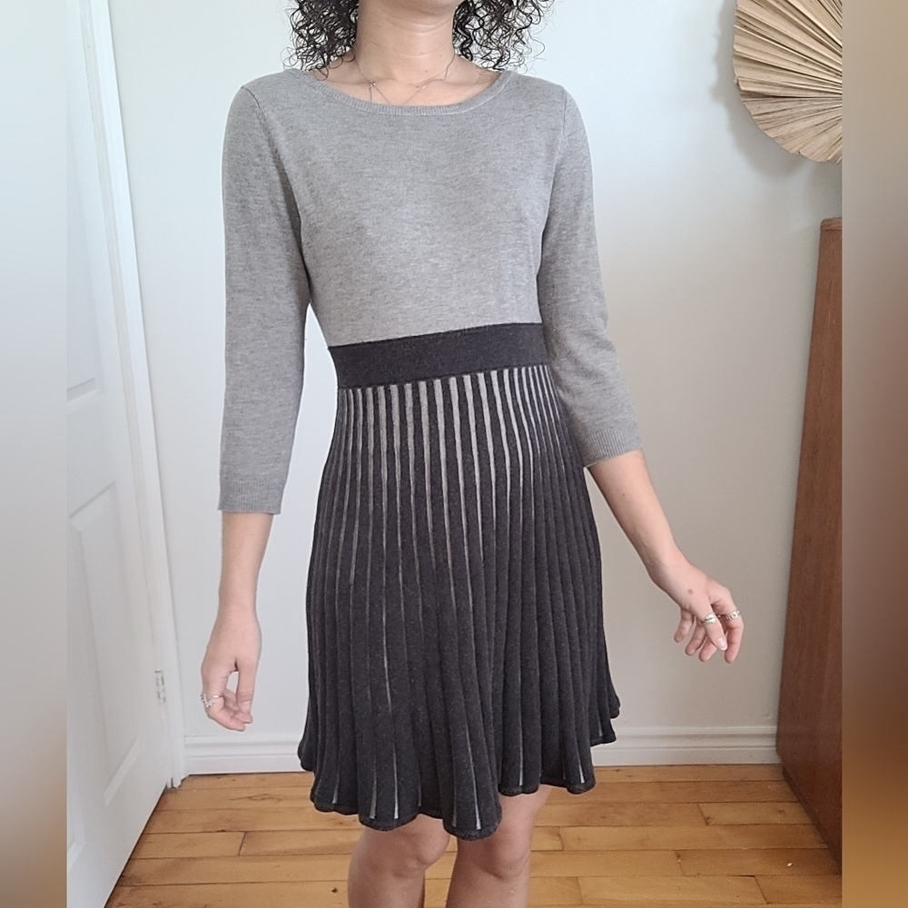 CALVIN KLEIN  GRAY KNIT A-LINE PLEATED DRESS